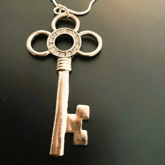 Vintage Silverplated Key Rhinestone Fortune Pendant Fashion Necklace - Picture 3 of 5